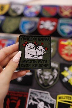 Вышитый шеврон на липучке Котик и кошка SH0272 фото